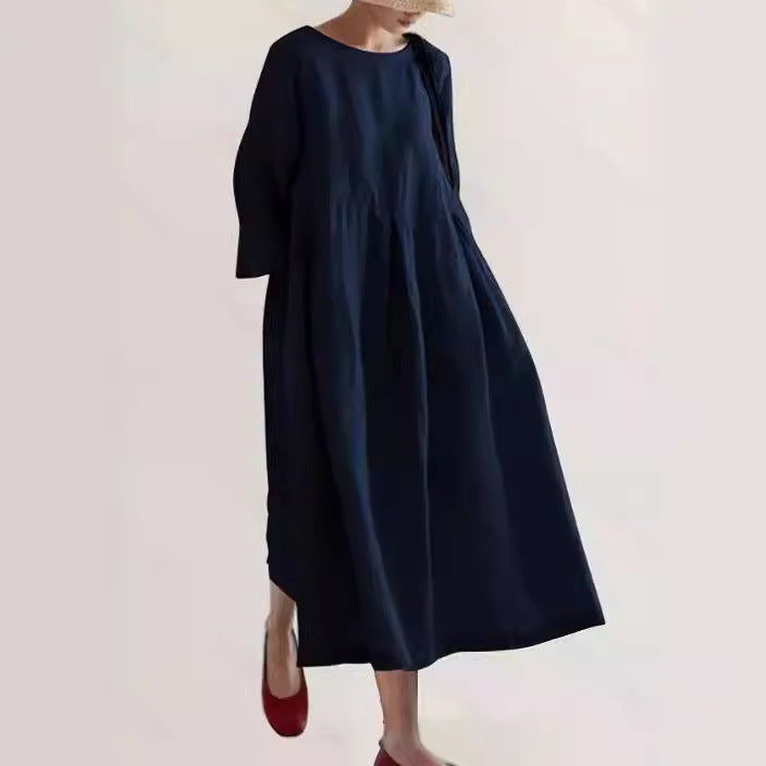 Długa lniana sukienka w kolorze beżowym, luźna, idealna na lato, elegancki i casualowy styl, rękawy 3/4, idealna dla kobiet.