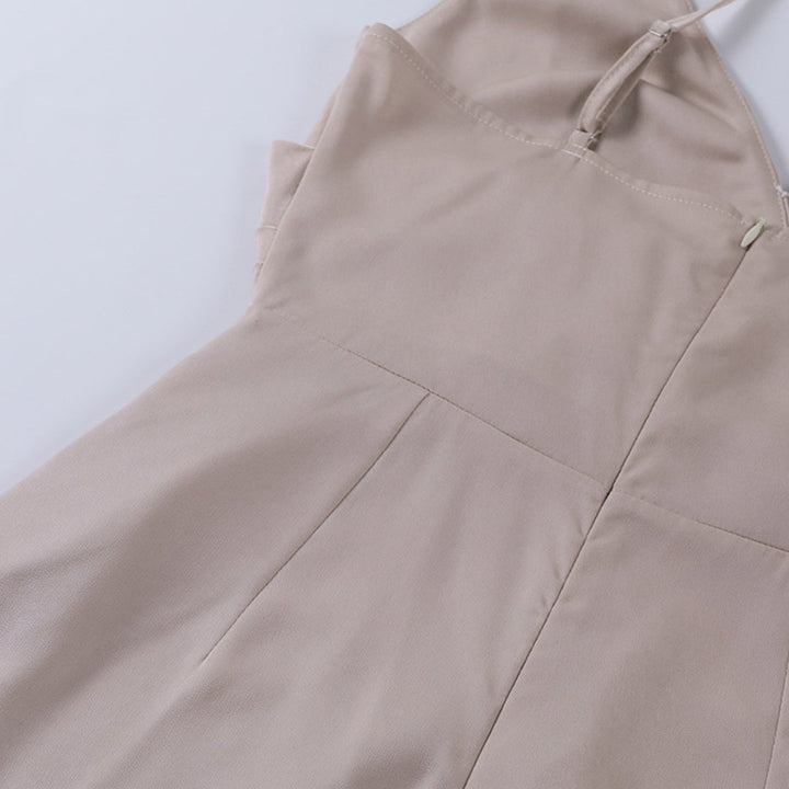 Czerwona długa sukienka z rozcięciem, elegancka i nowoczesna, idealna dla kobiet.