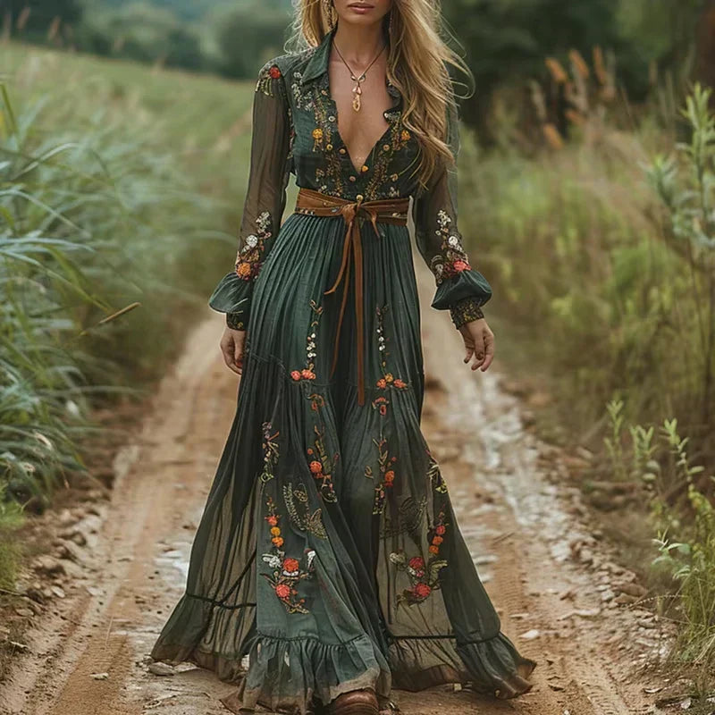 Zielona maxi sukienka boho z falbanami dla kobiet, zwiewny krój, elegancka, idealna na swobodny styl.