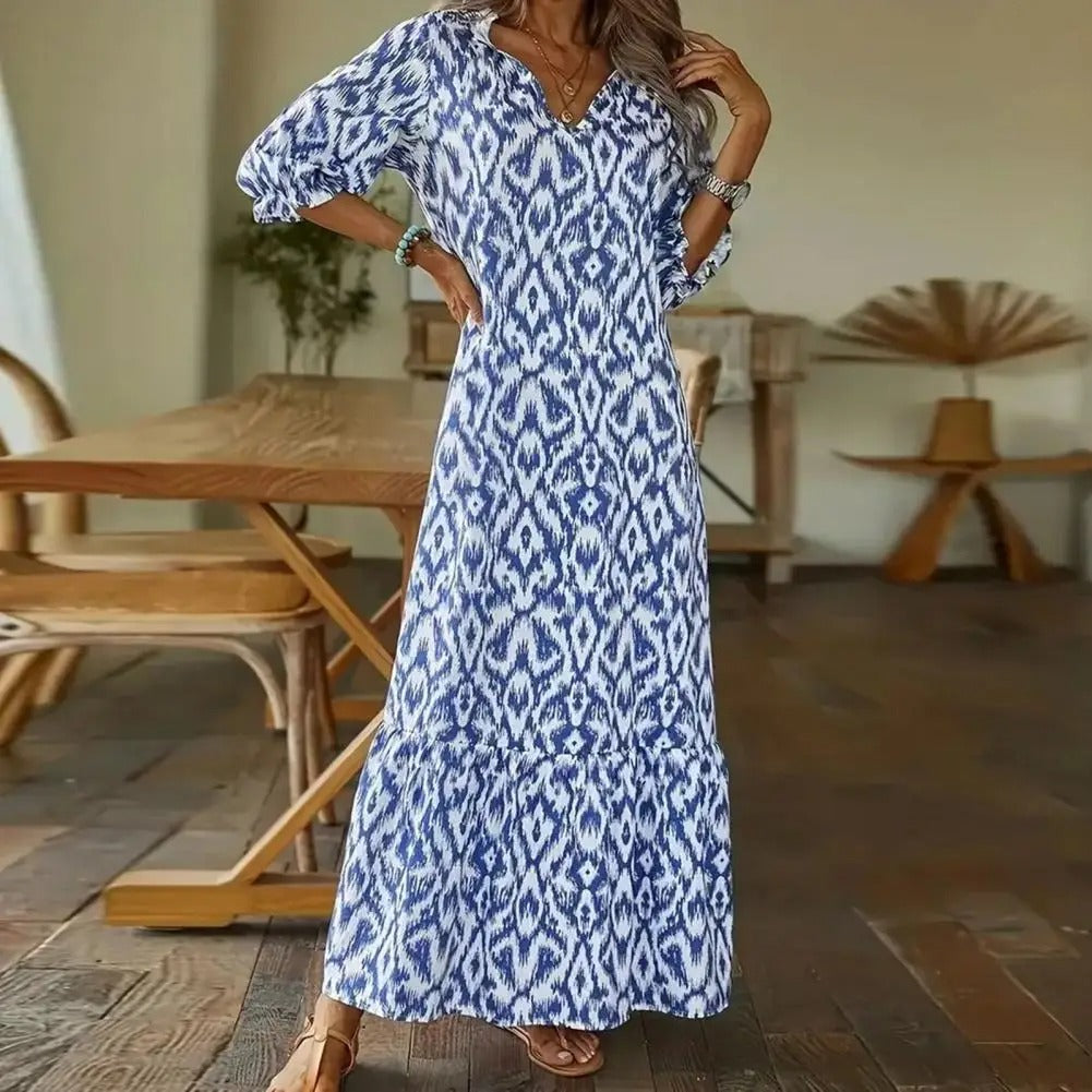 Szczegóły damskiej sukienki maxi z mieszanki bawełny, podkreślające elegancki krój i lekki materiał, idealna na lato.