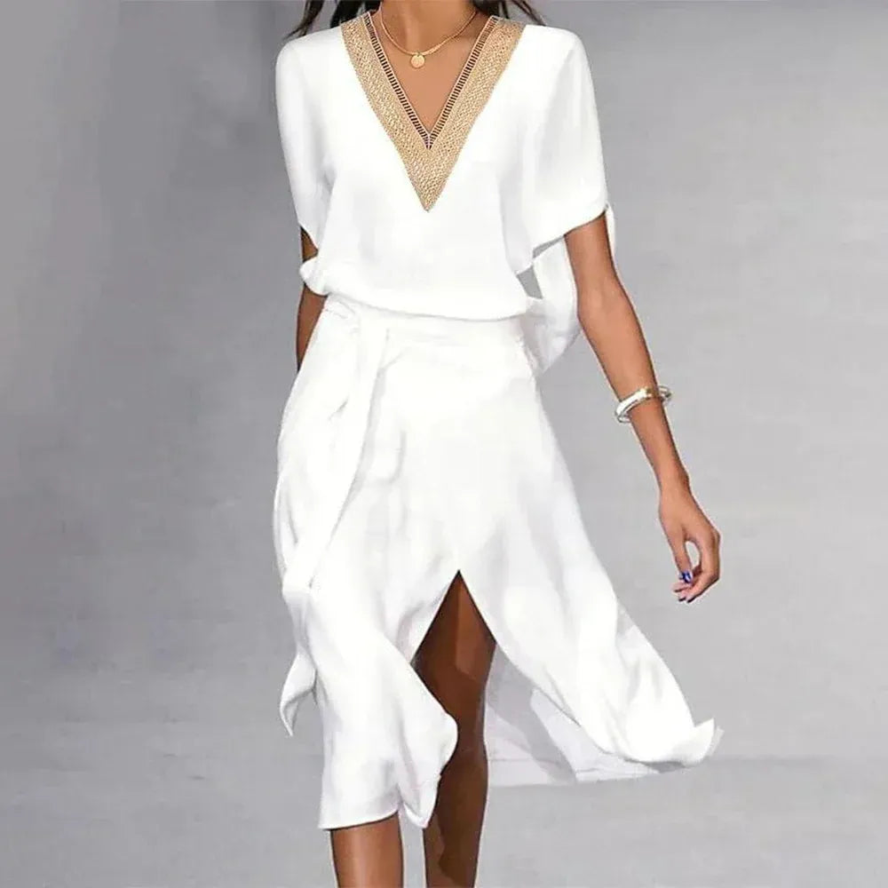 Robe midi blanche pour femme, col V élégant et coupe droite, allure chic et moderne, idéale toutes occasions.
