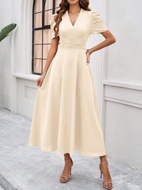 Sukienka midi w różnych konfiguracjach, idealna na wieczorne wyjścia lub codzienne eleganckie stylizacje.