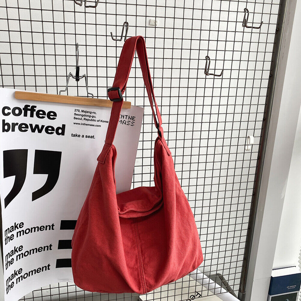 Pojemna torba na ramię z płótna, minimalistyczny design, regulowany pasek, idealna do pracy i na co dzień.