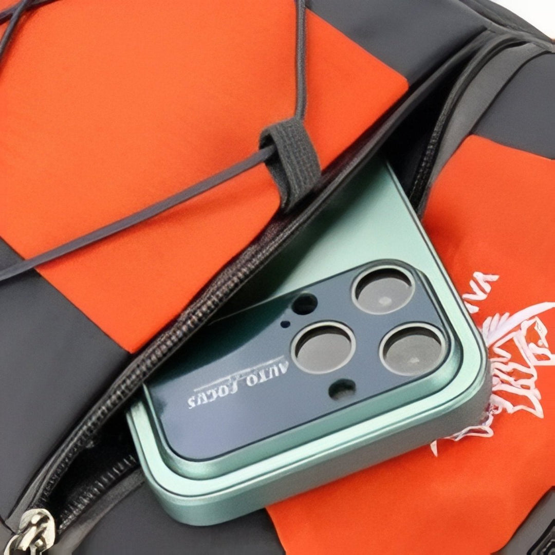 "Sac à dos léger 30L pour randonnée, imperméable, avec bretelles rembourrées et poches en filet."