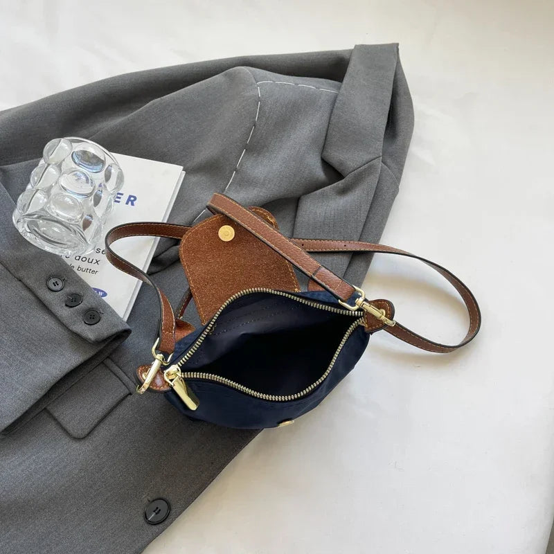 Damska torba na ramię z trwałego nylonu, szykowna i praktyczna, o eleganckim designie, odpowiednia na co dzień.