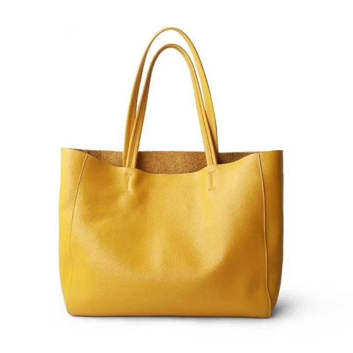 Czarna shopperka ze skóry naturalnej, elegancka i przestronna, dodatek dla nowoczesnej kobiety.
