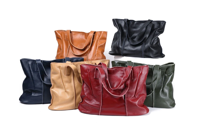 Duża shopperka ze skóry, kolor camel, z zamkiem, idealna dla nowoczesnej i eleganckiej kobiety.