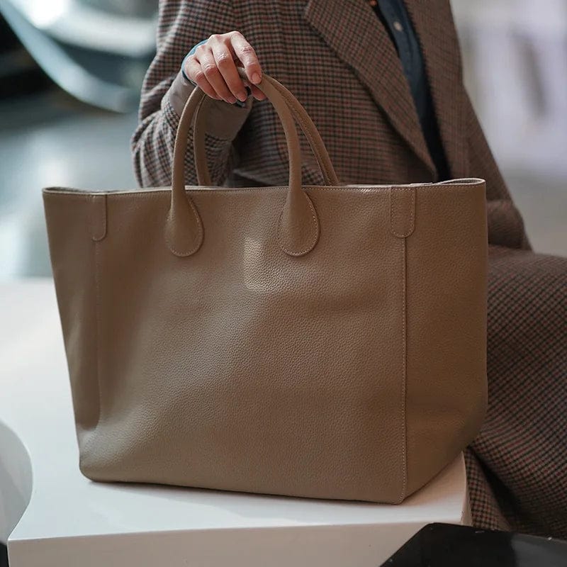 Torebka shopper bag ze skóry naturalnej, duża, w kolorze niebieskim, przestronna i elegancka dla kobiet, idealna na co dzień.