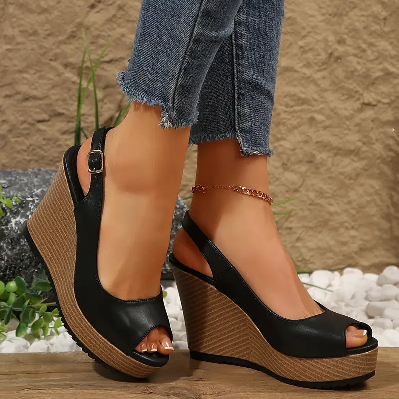 Czarne sandały na wysokim obcasie z wyrafinowanym designem Audrey, widok z boku dla eleganckiego i wygodnego wyglądu