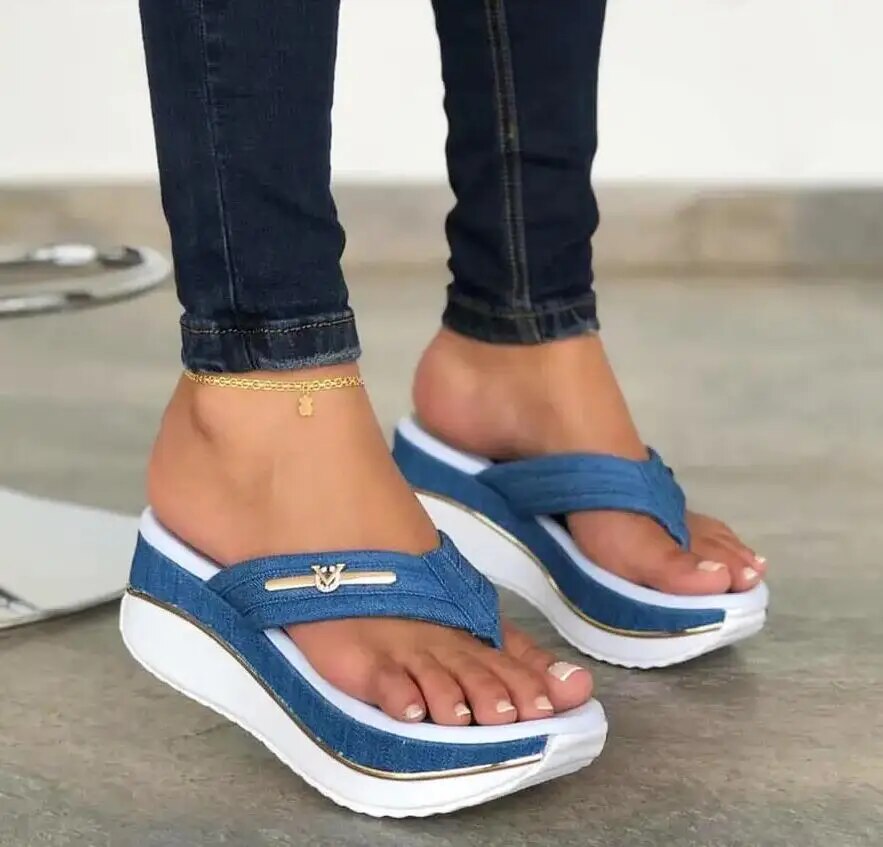 Damskie sandały na koturnie, stabilny obcas, elegancki design, letni komfort, idealne do chodzenia, styl i funkcjonalność.