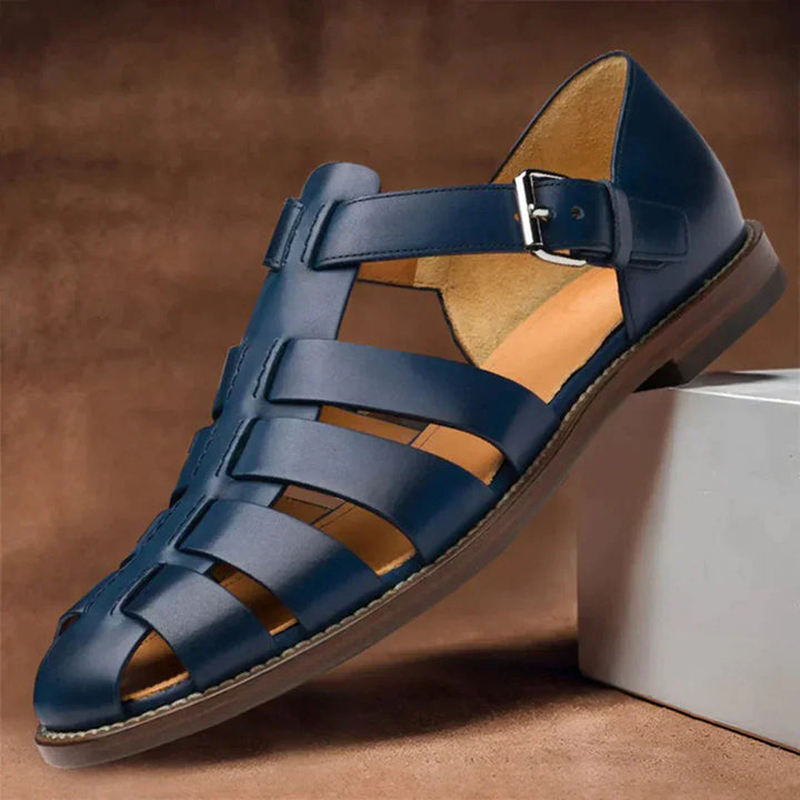 Niebieskie męskie sandały skórzane, zapewniające komfort i elegancję, idealne na letnie wyjścia