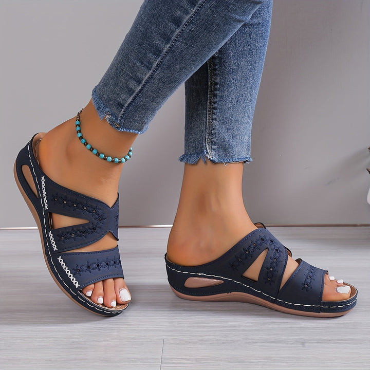 Sandały ortopedyczne damskie, komfort i styl, z regulowanymi paskami i ergonomiczną podeszwą, kolor neutralny.