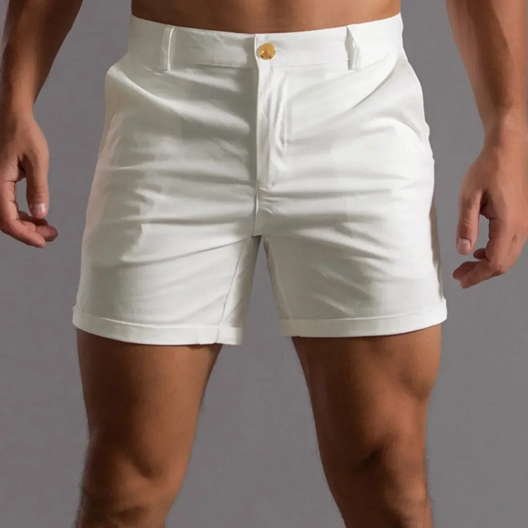 Męskie eleganckie beżowe szorty chino na lato, z praktycznymi kieszeniami, klasycznym designem i nowoczesnym komfortem dla casualowego stylu.