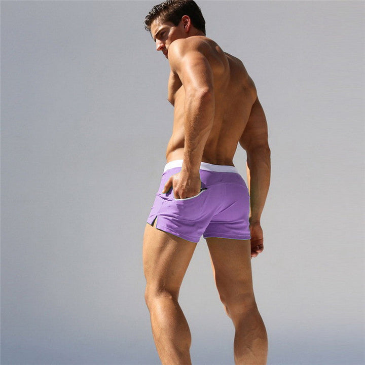 Męskie kąpielówki, wygodne, szybkoschnące, z eleganckim miejskim designem, elastyczny materiał dla swobody ruchów.