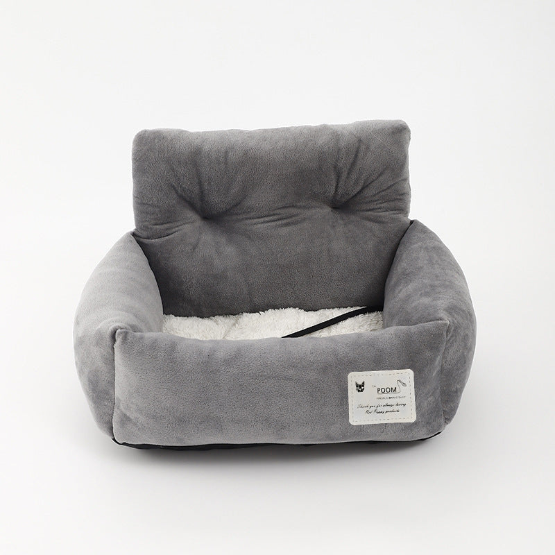 Fotel samochodowy dla psa, polarowa tkanina, bezpieczne szelki, zmywalna poduszka dla wygodnej i bezpiecznej podróży.