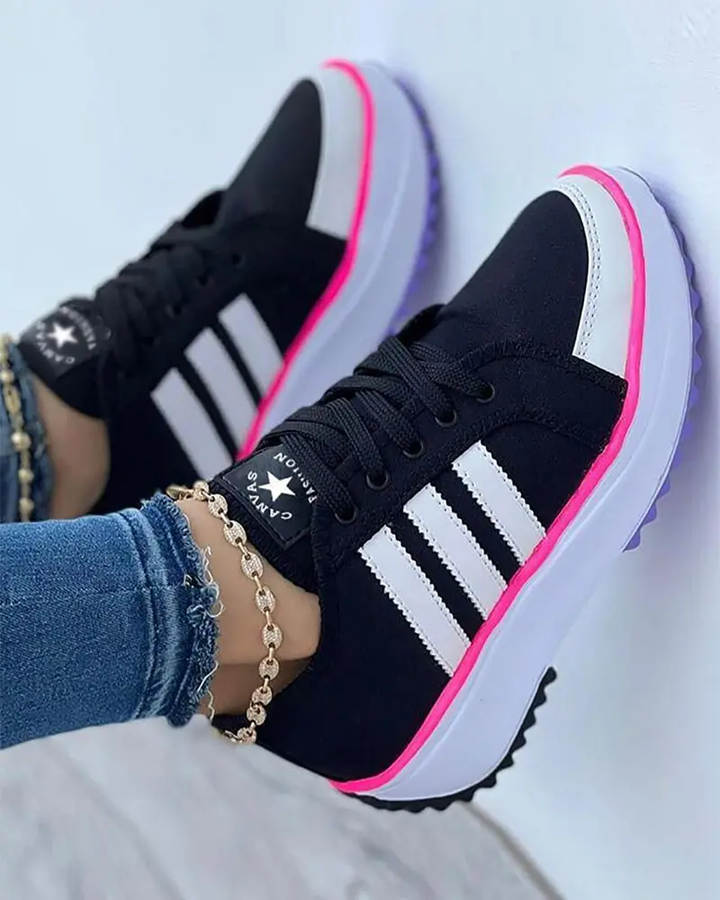 Damskie kolorowe sneakersy w kolorach białym, niebieskim, różowym, czarnym; wygodne, lekkie, oddychające, z antypoślizgową podeszwą.