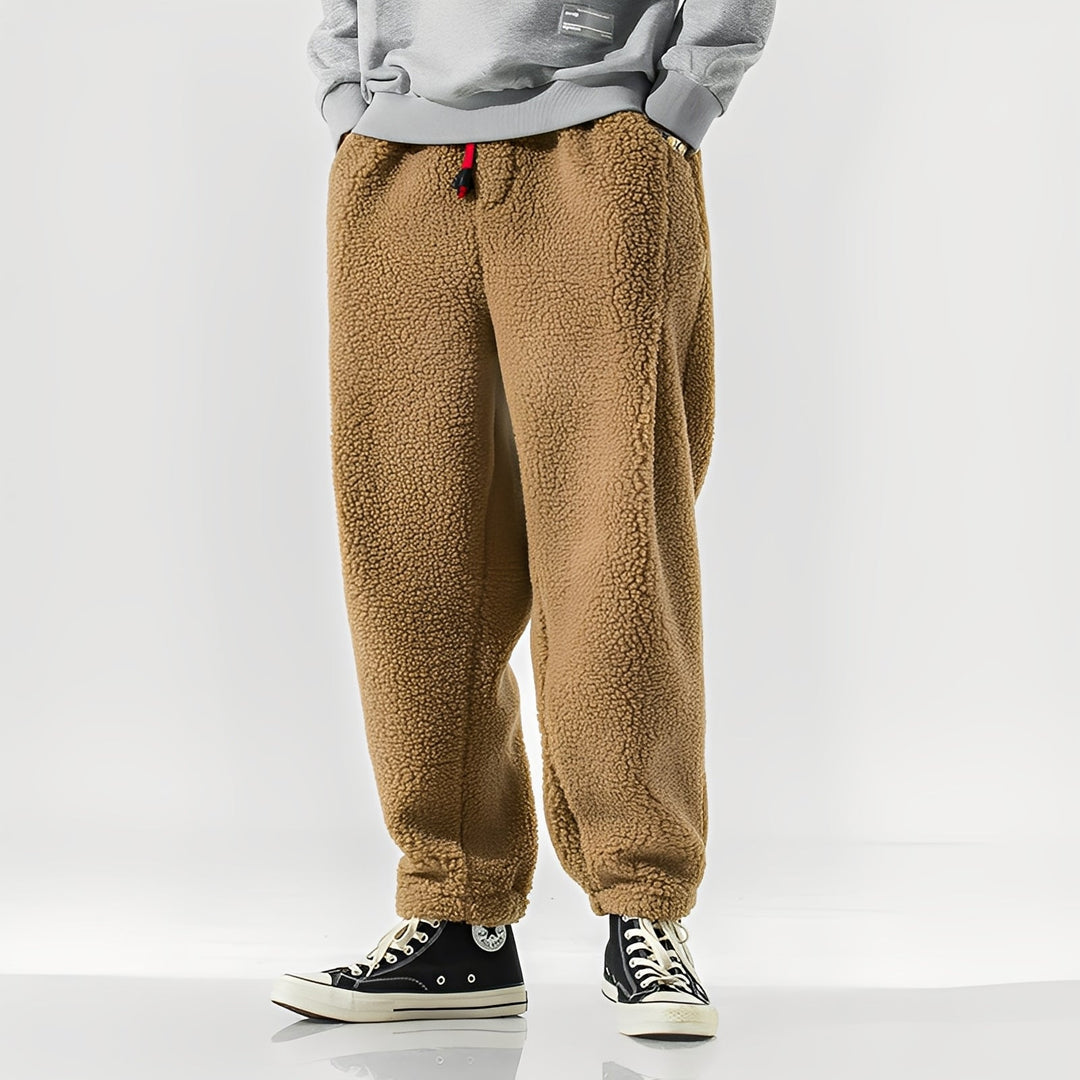 Stylowe męskie spodnie polarowe Teddy. Komfortowe i luźne, idealne na jesień/zimę i wypoczynek.
