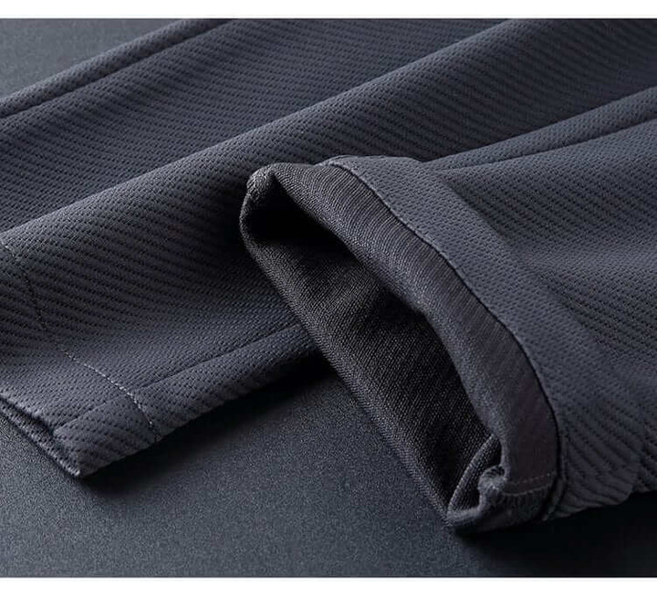 Stylowy, nowoczesny dres męski, z oddychającej tkaniny i dopracowanym krojem, z eleganckimi detalami, idealny do sportu i wyjść miejskich.