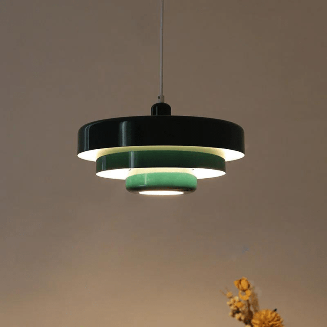Wisząca lampa LED vintage, szkło i metal, ciepłe światło 2700K, elegancki design do ciepłego wnętrza.