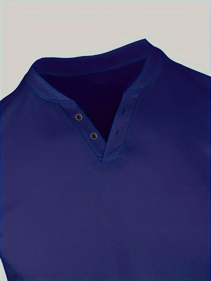 Męska elegancka koszulka Henley w kolorze zielonym, klasyczny krój, lekki i oddychający materiał, swobodny i wyrafinowany styl.