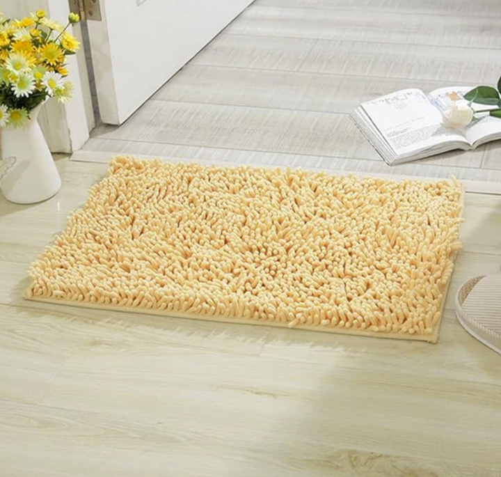 Szara mata z mikrofibry dla psa, superchłonna i antypoślizgowa, można prać w pralce, idealna dla czystej podłogi.