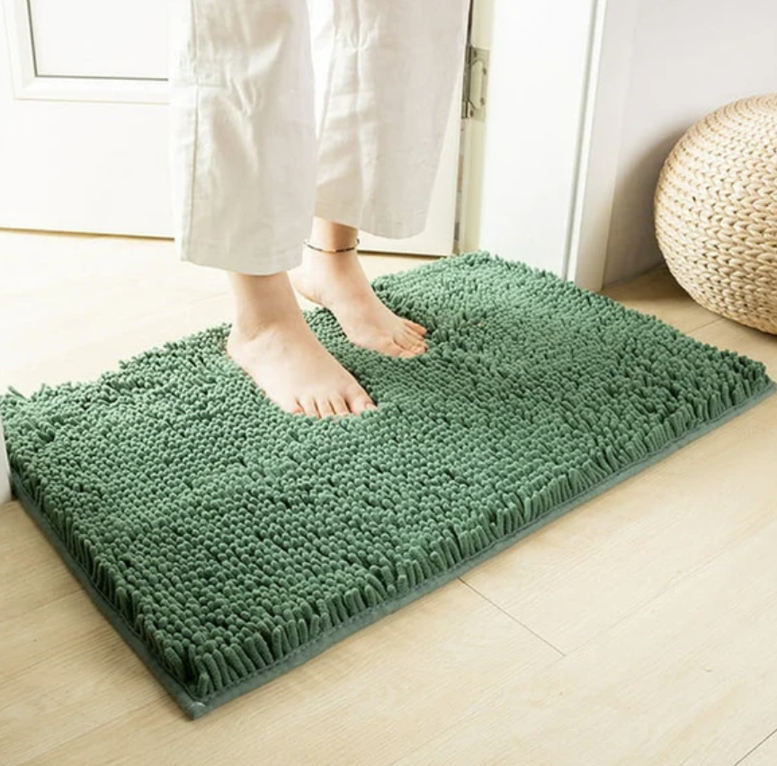 Szara mata z mikrofibry dla psa, superchłonna i antypoślizgowa, można prać w pralce, idealna dla czystej podłogi.