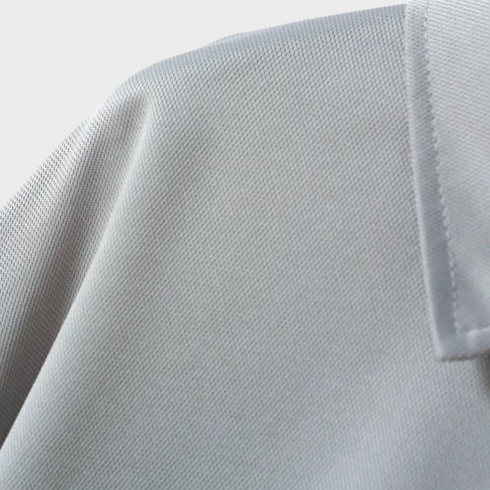 Męska koszulka z długim rękawem w kolorze czarnym, elegancki fason, miękki i oddychający materiał, idealna do eleganckich i wygodnych stylizacji.