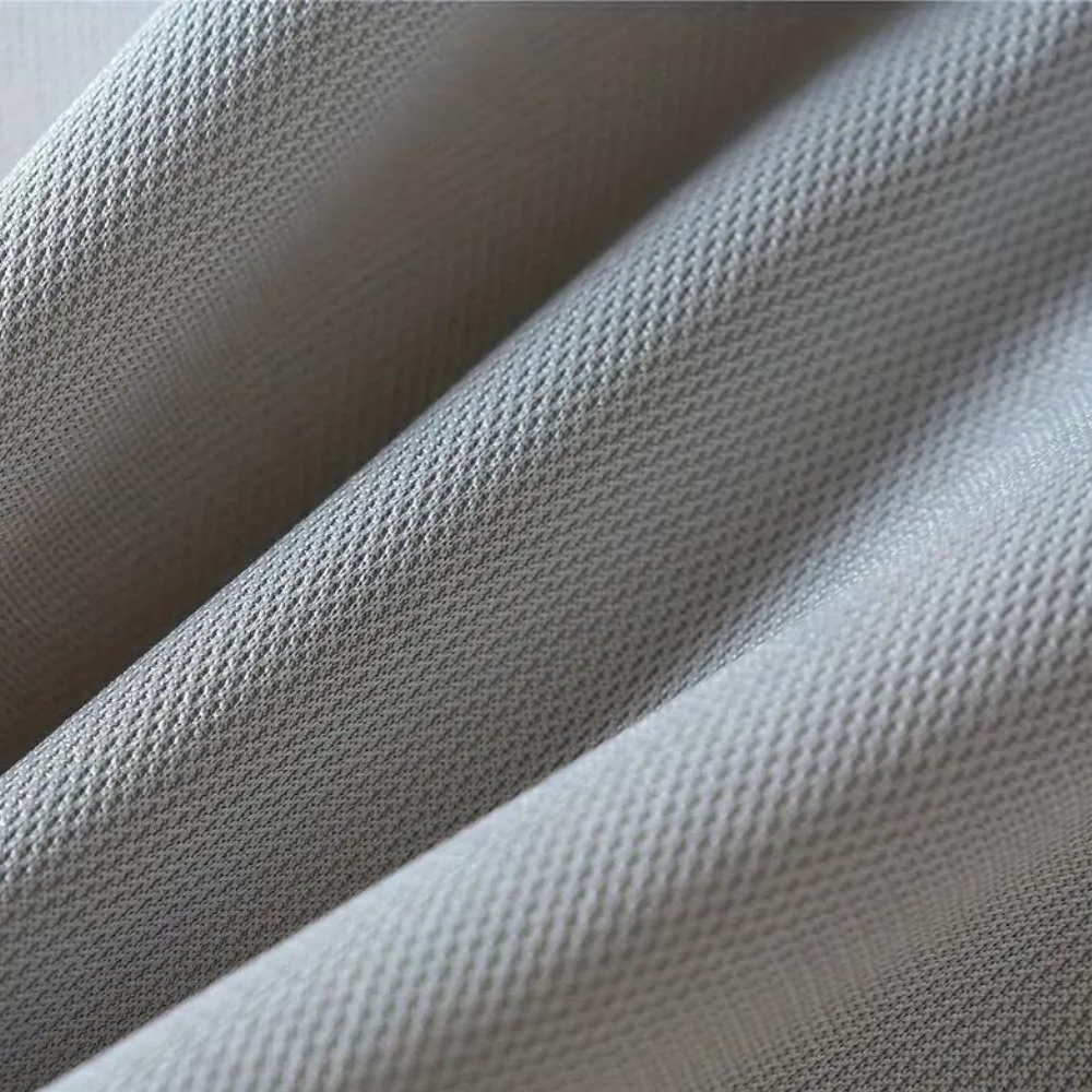 Męska koszulka z długim rękawem w kolorze czarnym, elegancki fason, miękki i oddychający materiał, idealna do eleganckich i wygodnych stylizacji.