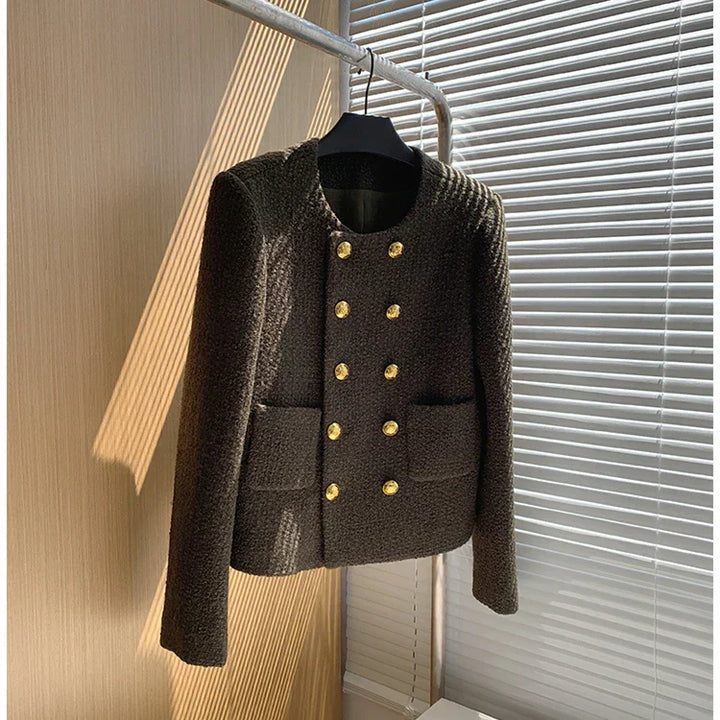 Damski blazer tweedowy, elegancki, dwurzędowy, biały. Szykowny i ponadczasowy styl dla wyrafinowanego wyglądu.