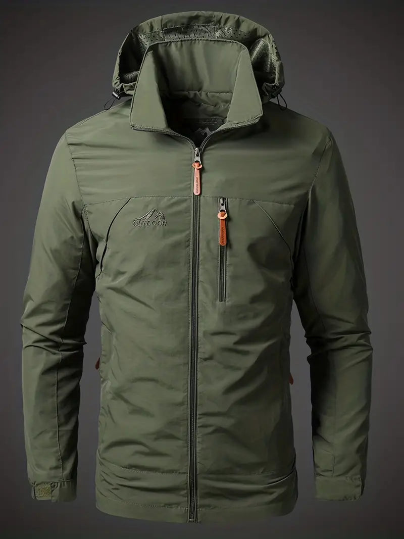 "Veste de pluie imperméable homme, avec capuche et poches zippées, vue de face, protection pluie et vent, style moderne."