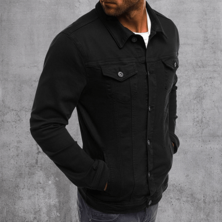 Męska kurtka jeansowa streetwear o miejskim wyglądzie, niebieski denim, kieszenie, kontrastujące szwy, nowoczesna i elegancka