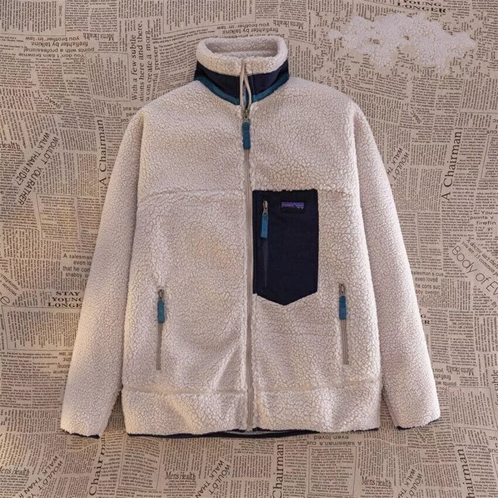 Męska polarowa kurtka z kołnierzem mandaryńskim, dopasowany krój, zapinana na zamek, elegancka i ciepła, odpowiednia na każdą porę roku.