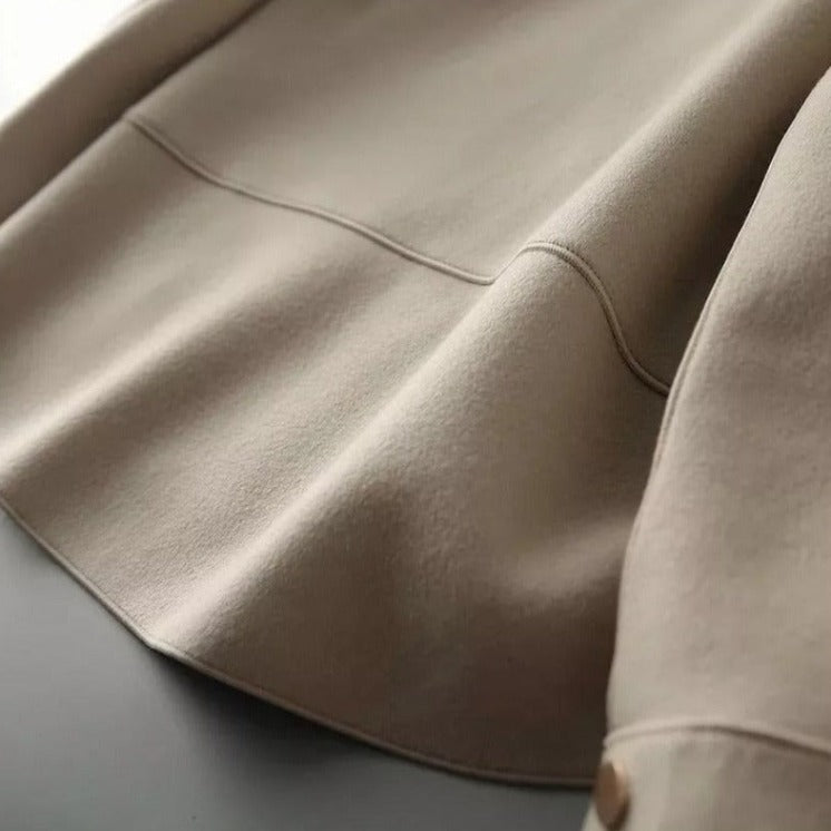 Elegancka damska bawełniana kurtka o wyrafinowanym designie, klasycznym kroju i szykownym wyglądzie, idealna na każdą okazję.