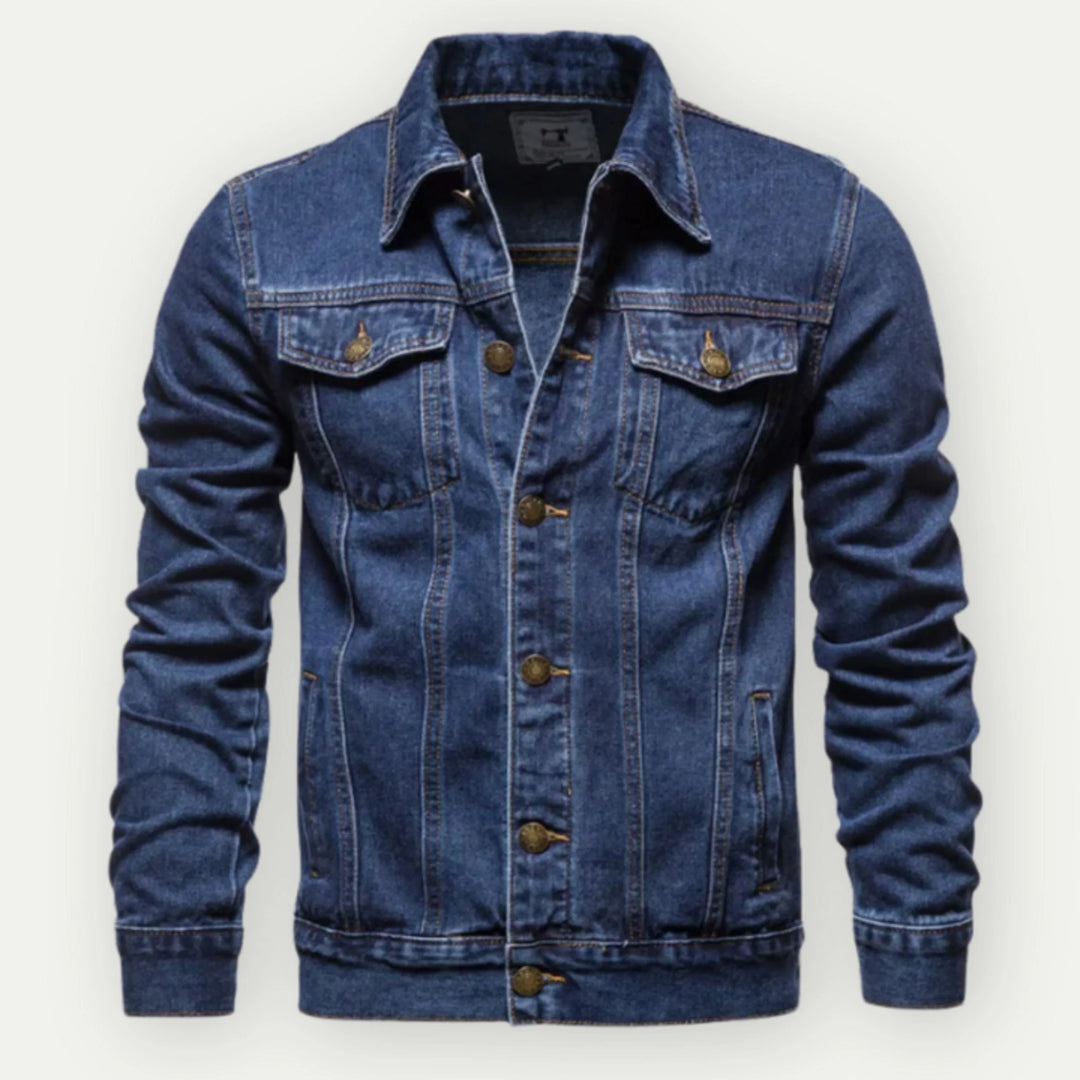 Męska kurtka jeansowa typu trucker, klasyczny krój, regulowane mankiety, kolor niebieski, elegancka i wytrzymała do miejskiego stylu.