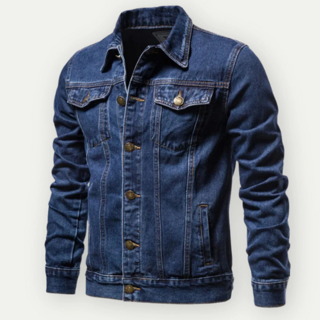 Męska kurtka jeansowa typu trucker, klasyczny krój, regulowane mankiety, kolor niebieski, elegancka i wytrzymała do miejskiego stylu.
