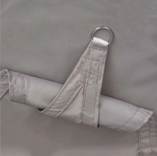 Stylowy beżowy żagiel przeciwsłoneczny na taras, odporny na promienie UV, zapewniający ochronę przeciwsłoneczną i dodający wyrafinowania przestrzeni zewnętrznej