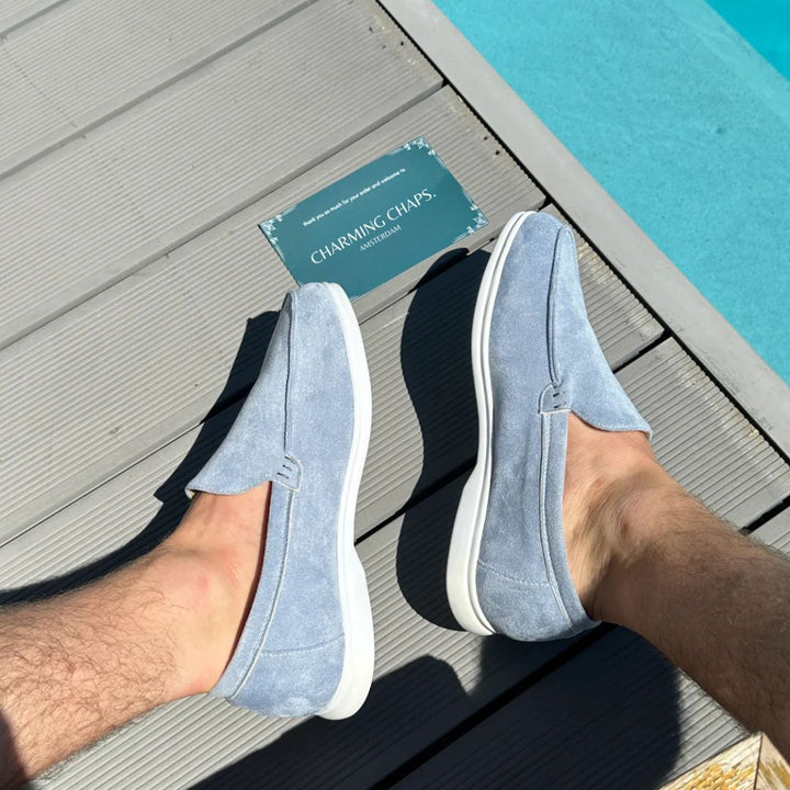 Eleganckie i wygodne mokasyny męskie w kolorze Granatowym, wykonane z najlepszych materiałów, z wyściełaną podeszwą, zapewniające komfort i styl.